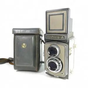 ヤシカの古いフィルムカメラ 付属品有り インテリア等にも